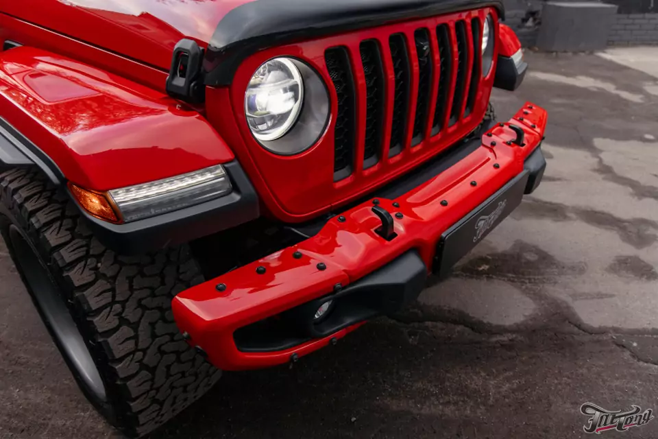 Кузовной ремонт яркого Jeep Wrangler